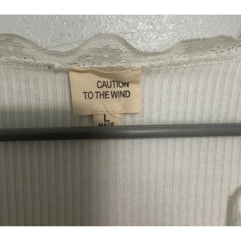 CAUTION TO THE WIND White Lace Trim Ribbed Button Up Short Sleeve Top Women's L - Picture 4 of 5